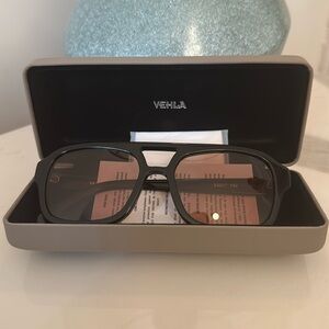 The Dixie Vehla sunglasses - black/toffee